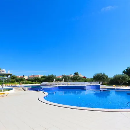 Monte B Cd 294 - Cleverdetails, Sleeps 2 Adults And 2 Children, 4 Salted Water Pools *