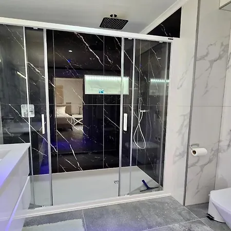 Monte B Cd 294 - Cleverdetails, Sleeps 2 Adults And 2 Children, 4 Salted Water Pools Apartman *
