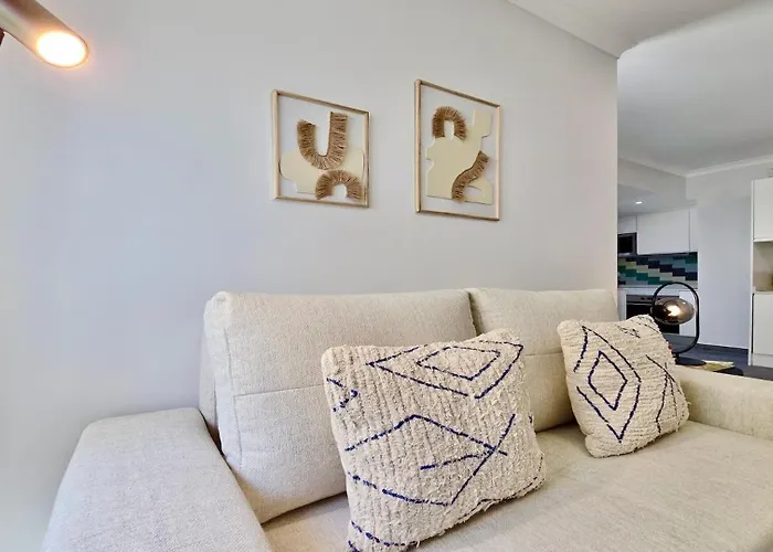 Monte B Cd 294 - Cleverdetails, Sleeps 2 Adults And 2 Children, 4 Salted Water Pools *