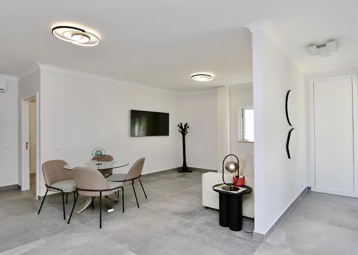 Monte B Cd 294 - Cleverdetails, Sleeps 2 Adults And 2 Children, 4 Salted Water Pools Quarteira