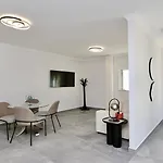 Monte B Cd 294 - Cleverdetails, Sleeps 2 Adults And 2 Children, 4 Salted Water Pools Quarteira