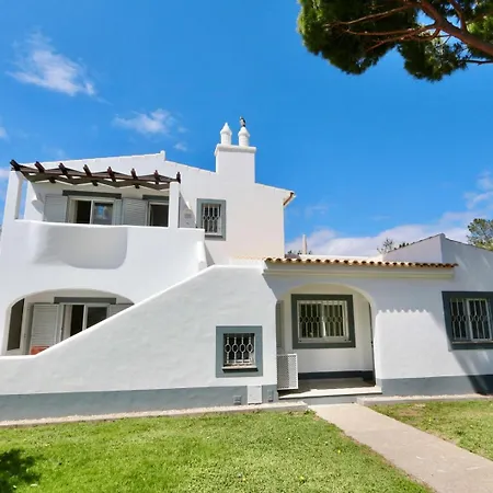 Monte B Cd 294 - Cleverdetails, Sleeps 2 Adults And 2 Children, 4 Salted Water Pools Apartament Quarteira